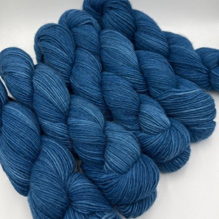 Laines DK Teinture végétale - Quechua Alpaga | Une Maille à la Fois