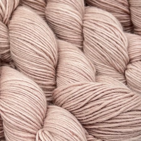 Laines DK Teinture végétale - Quechua Alpaga | Une Maille à la Fois