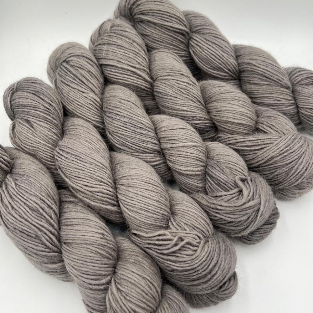 Laines DK Teinture végétale - Quechua Alpaga | Une Maille à la Fois