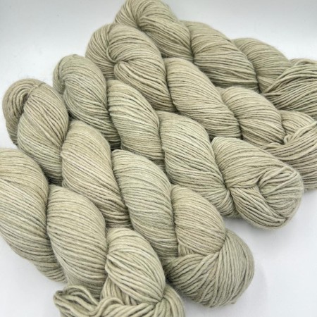 Laines DK Teinture végétale - Quechua Alpaga | Une Maille à la Fois