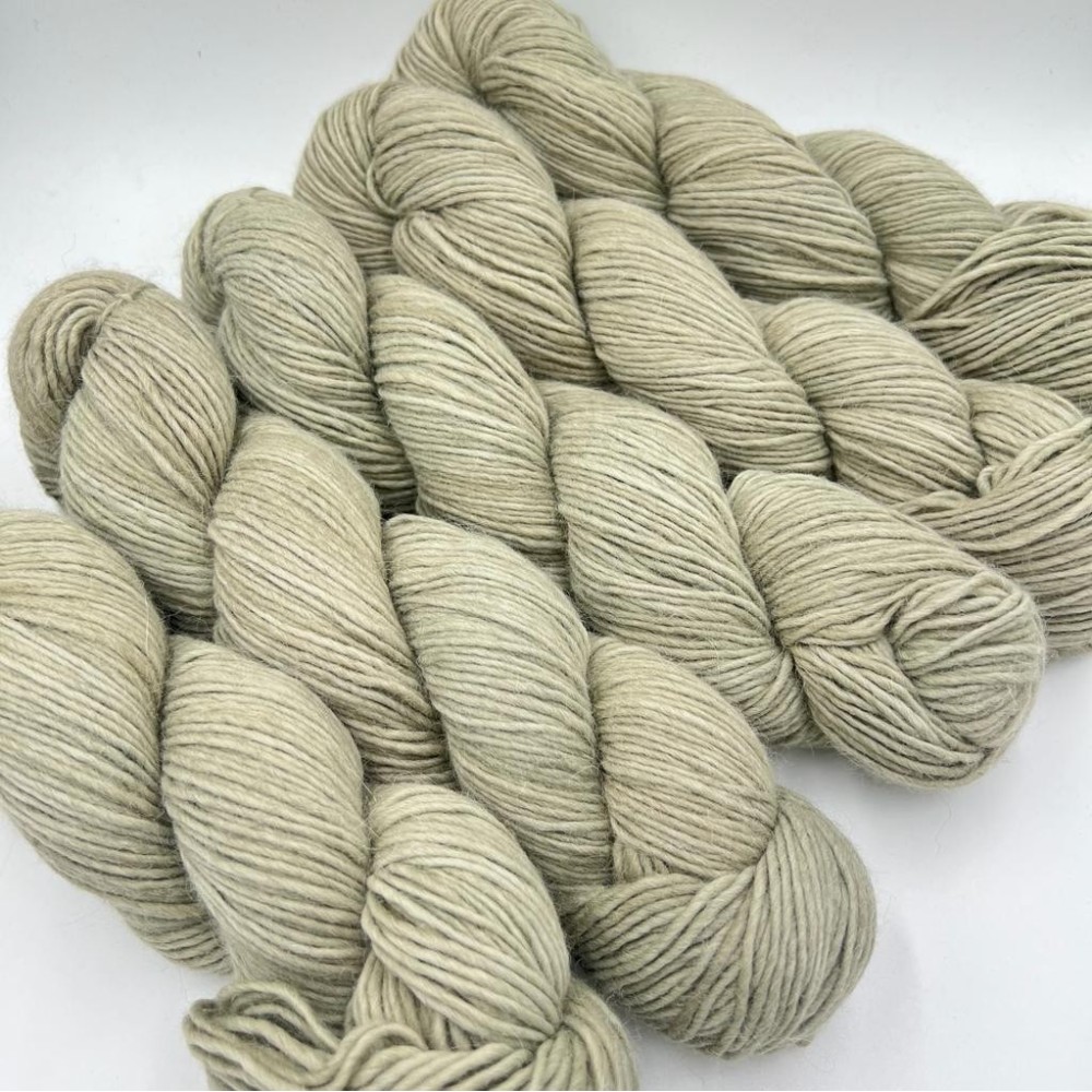 Laines DK Teinture végétale - Quechua Alpaga | Une Maille à la Fois