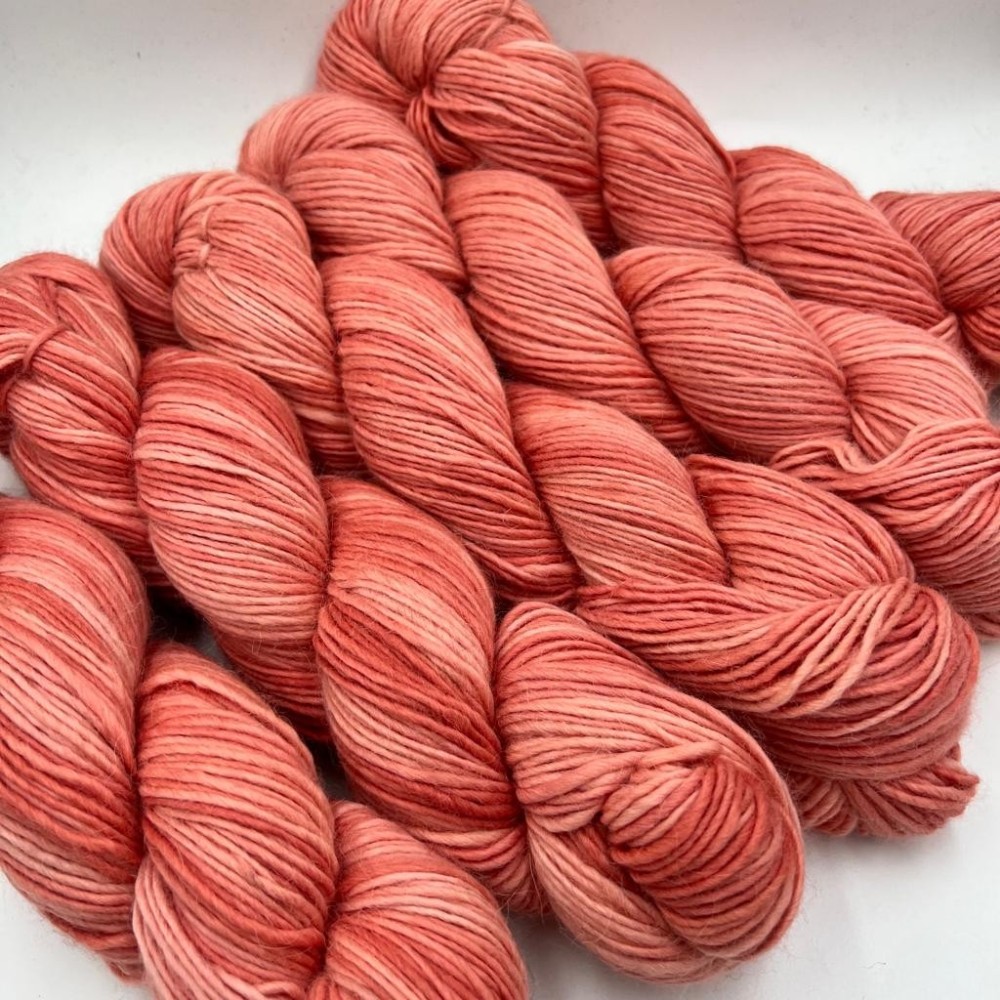 Laines DK Teinture végétale - Quechua Alpaga | Une Maille à la Fois