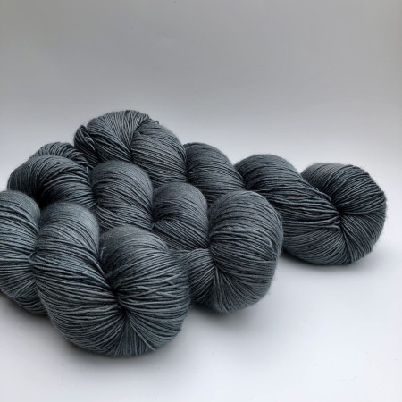 Lucy Loop, laine fingering single - Une Maille à la Fois