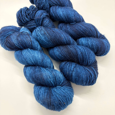 Lucy Loop, fingering wool single ply - Une Maille à la Fois