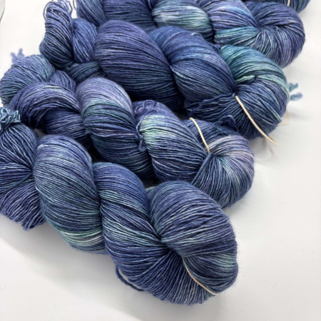 Lucy Loop, fingering wool single ply - Une Maille à la Fois