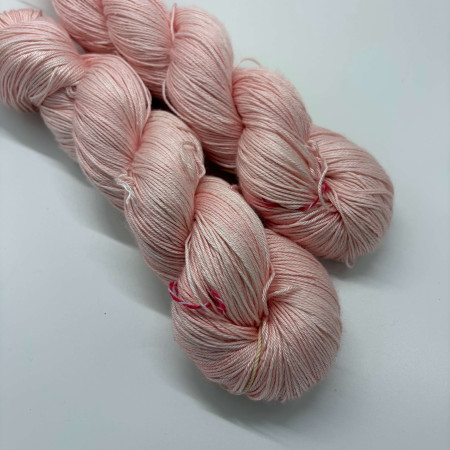 Laine fingering Pure Soie - Une Maille à la Fois