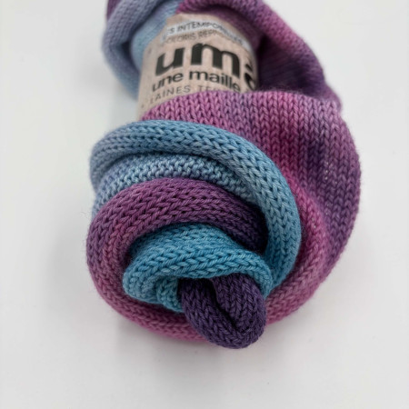 Watercolor Hand Dyed Sock Yarn in Gradient Une maille à la Fois