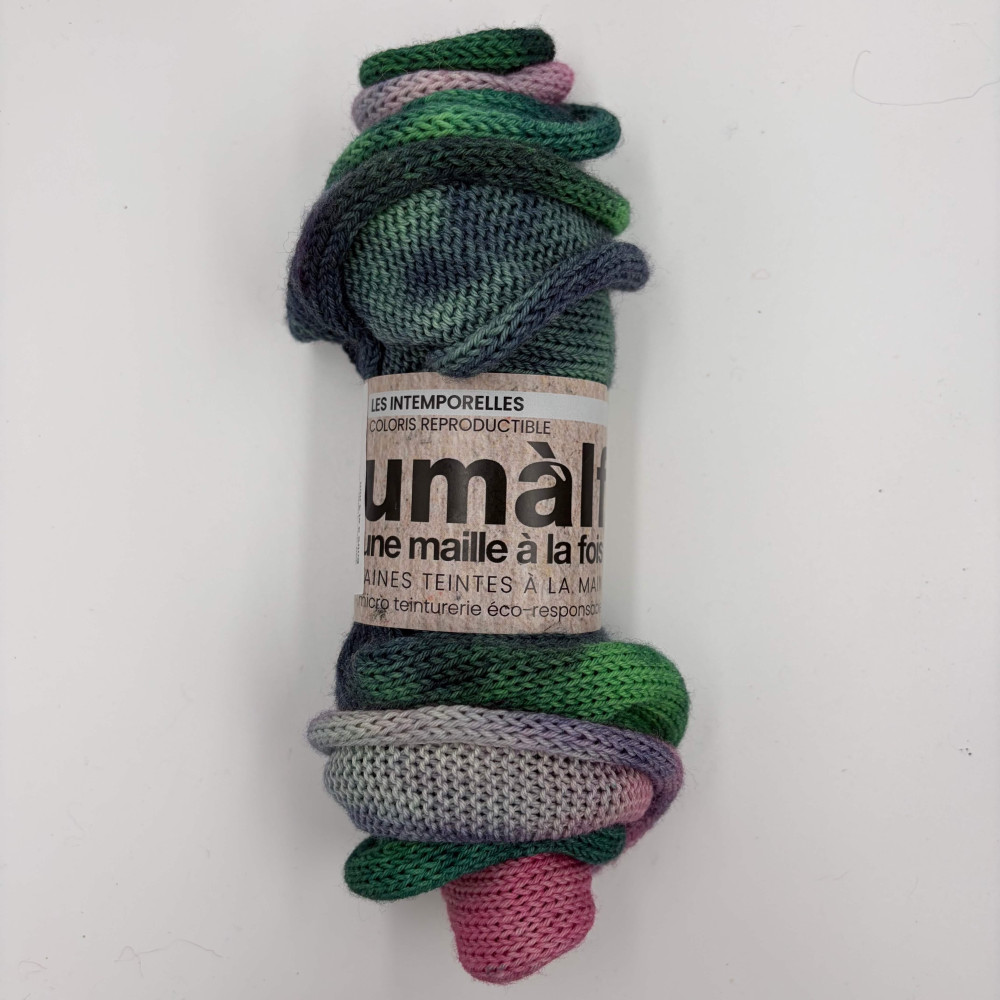 Watercolor Hand Dyed Sock Yarn in Gradient Une maille à la Fois